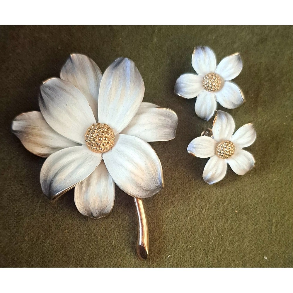 Vintage Gold Tone Enamel Flower Brooch Earring Set